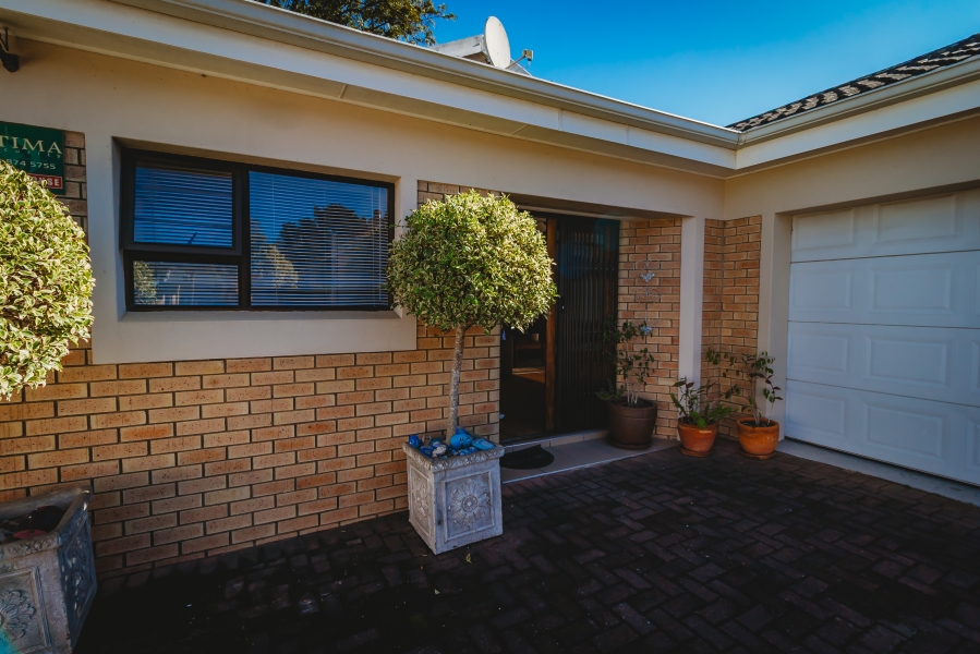 3 Bedroom Property for Sale in Heatherlands Western Cape